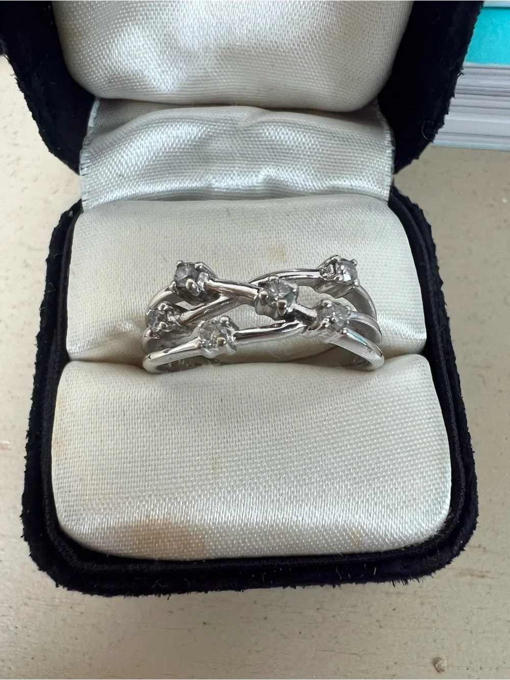 Five genuine diamonds white gold ring - Picture 2 of 7